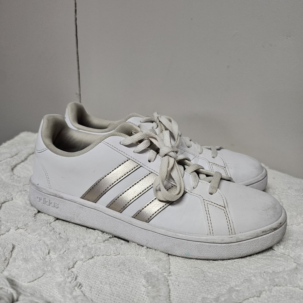 Adidas Grand Court Base White Platinum Metallic Neutral‎ Classic Size 8.5 Sporty